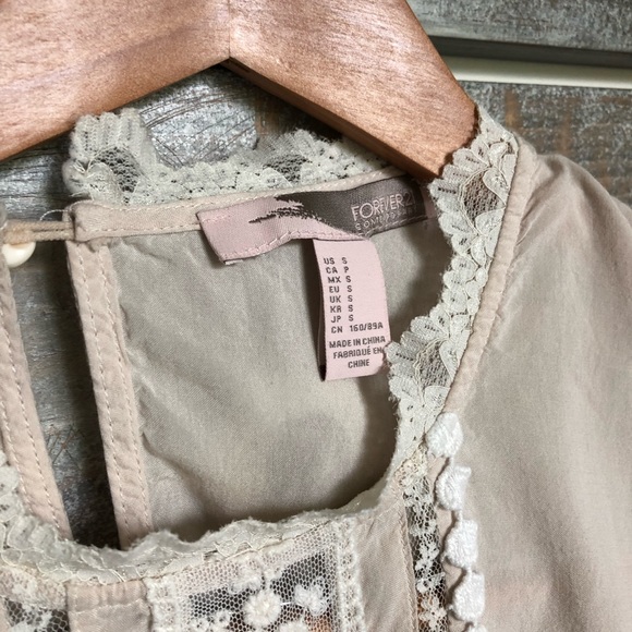 Forever 21 Flowy Feminine Blouse - Picture 4 of 8